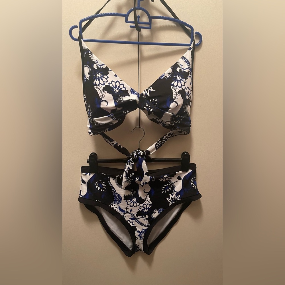 la Vie en Rose - NEW Paisley Criss-cross Triangle Bikini top & high cut bottoms - Picture 9 of 10